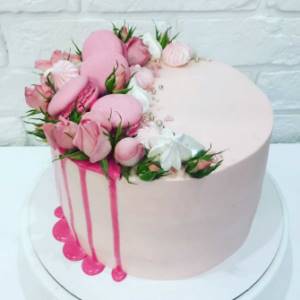 Decorating a cake with fresh flowers