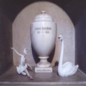 Urn with the ashes of the great ballerina