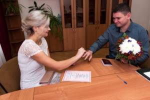 In some registry offices it is still possible to register a marriage