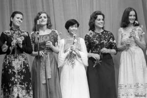 Valentina Tolkunova, Nadezhda Chepraga, Roza Rymbaeva, Elvira Uzunyan, Sofia Rotaru.