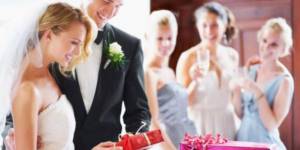 Choosing interesting gift certificates for a wedding: impressions, humor and memorable souvenirs as a gift