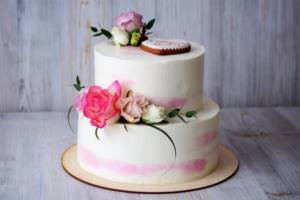 Choosing the filling for a wedding cake