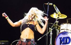 Gwen Stefani performing with No Doubt at the Voodoo 2002 festival