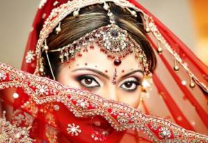 Bright eye makeup for an Indian bride