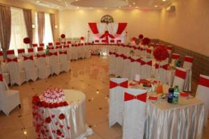bright decoration of the hall with balloons