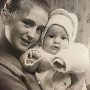 Yulia Baranovskaya with her mother as a child