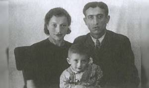Yuri Aizenshpis with his parents