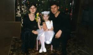Yuri Khoy with his daughters