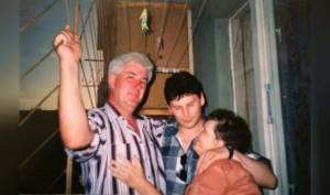 Yuri Khoy with his parents