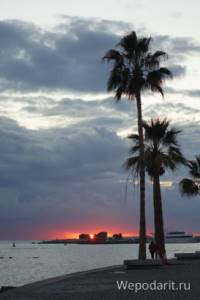 закат на пляже Кипра