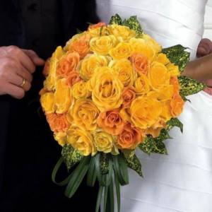yellow roses in a bouquet