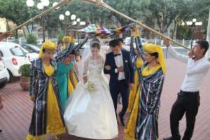 Bride and groom at an Uzbek wedding