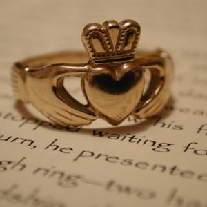 gold ring in the form of a crown