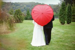 Umbrella as an element of the bride&#39;s image